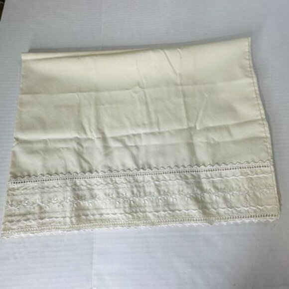 Vintage JC Penney Standard Pillowcase Embroidery Vine Cream Ivory Bed Linen - Picture 3 of 11